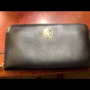 Tory Burch Robinson zip leather wallet